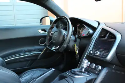 Audi R8 Coupé 4.2 FSI — Supercar légendaire, carbone intégral, sans accident — Miniature 25