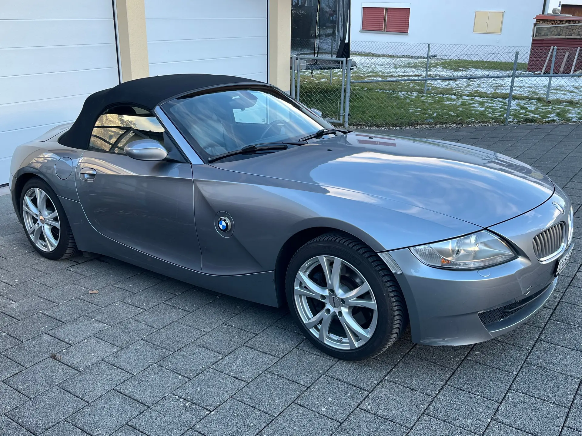 BMW Z4 3.0si Roadster — Cabriolet sportif 265 ch, histoire riche et prestige assuré — Außenansicht