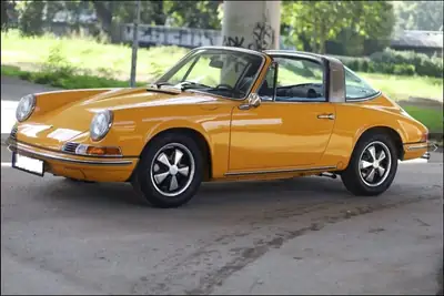 Porsche 911 Cabriolet 1970 — Icône jaune vif, authentique et rare — vue extérieure