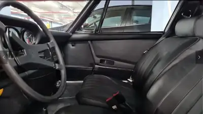 Porsche 911 Cabriolet 1970 — Icône jaune vif, authentique et rare — tableau de bord