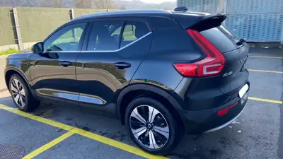 Volvo XC40 T4 Plug-in Hybrid — SUV compact premium, 14 900 km seulement — Seitenansicht
