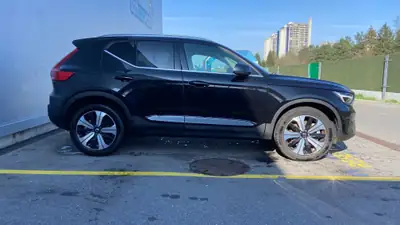 Volvo XC40 T4 Plug-in Hybrid — SUV compact premium, 14 900 km seulement — Innenraum