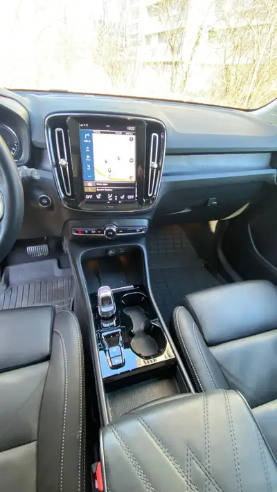 Volvo XC40 T4 Plug-in Hybrid — SUV compact premium, 14 900 km seulement — Miniatur 16