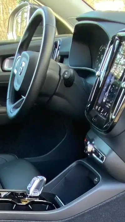 Volvo XC40 T4 Plug-in Hybrid — SUV compact premium, 14 900 km seulement — Miniatur 20