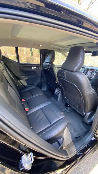 Volvo XC40 T4 Plug-in Hybrid — SUV compact premium, 14 900 km seulement — Miniatur 22