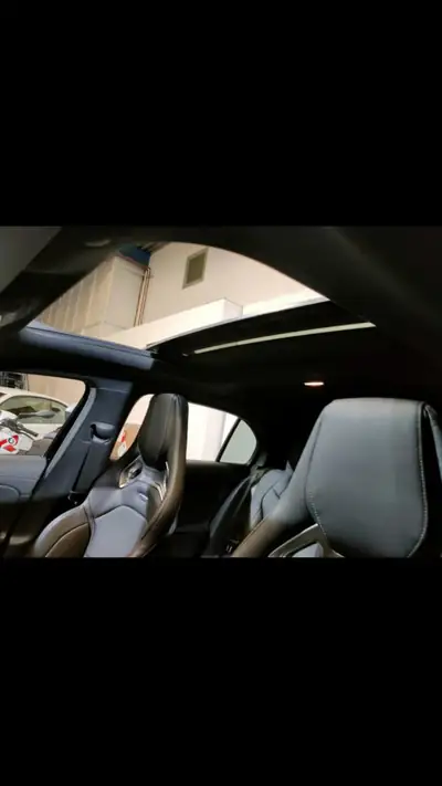 Mercedes-AMG A 35 4Matic — 306 ch compacts, transmission Speedshift et faible kilométrage — Thumbnail 12