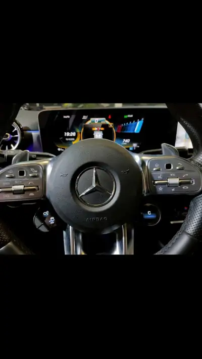 Mercedes-AMG A 35 4Matic — 306 ch compacts, transmission Speedshift et faible kilométrage — Thumbnail 10