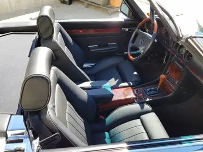 Mercedes-Benz SL 380 — Cabriolet légendaire 1985, authentique roadster classique — Heckansicht