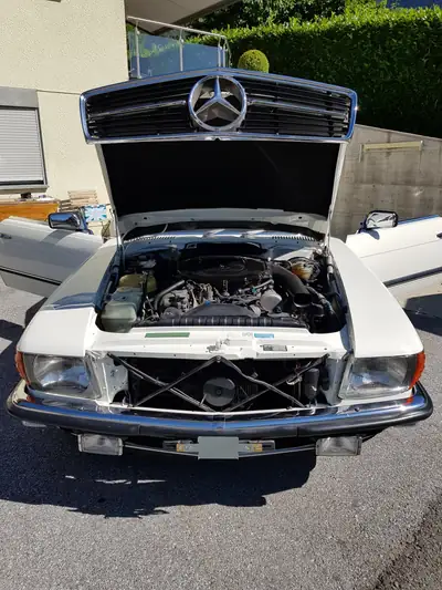 Mercedes-Benz SL 380 — Cabriolet légendaire 1985, authentique roadster classique — Armaturenbrett