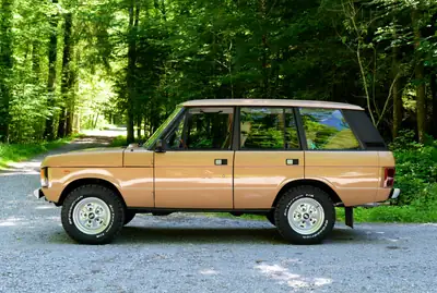 Land Rover Range Rover Classic 3.5 V8 — Légende des années 80, moteur puissant et prestige intemporel — Heckansicht