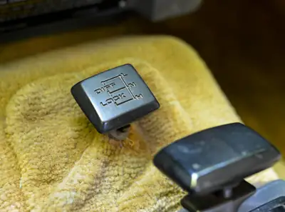 Land Rover Range Rover Classic 3.5 V8 — Légende des années 80, moteur puissant et prestige intemporel — Miniatur 21