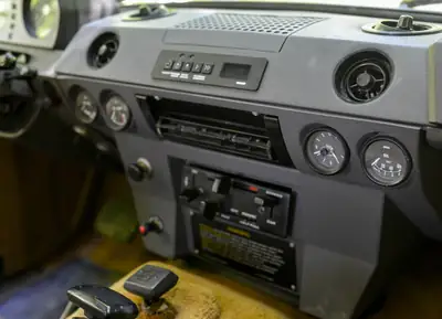 Land Rover Range Rover Classic 3.5 V8 — Légende des années 80, moteur puissant et prestige intemporel — Miniatur 19