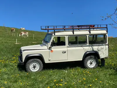 Land Rover 110 — Légende britannique robuste, 124'000 km, essence fiable — Miniature 8