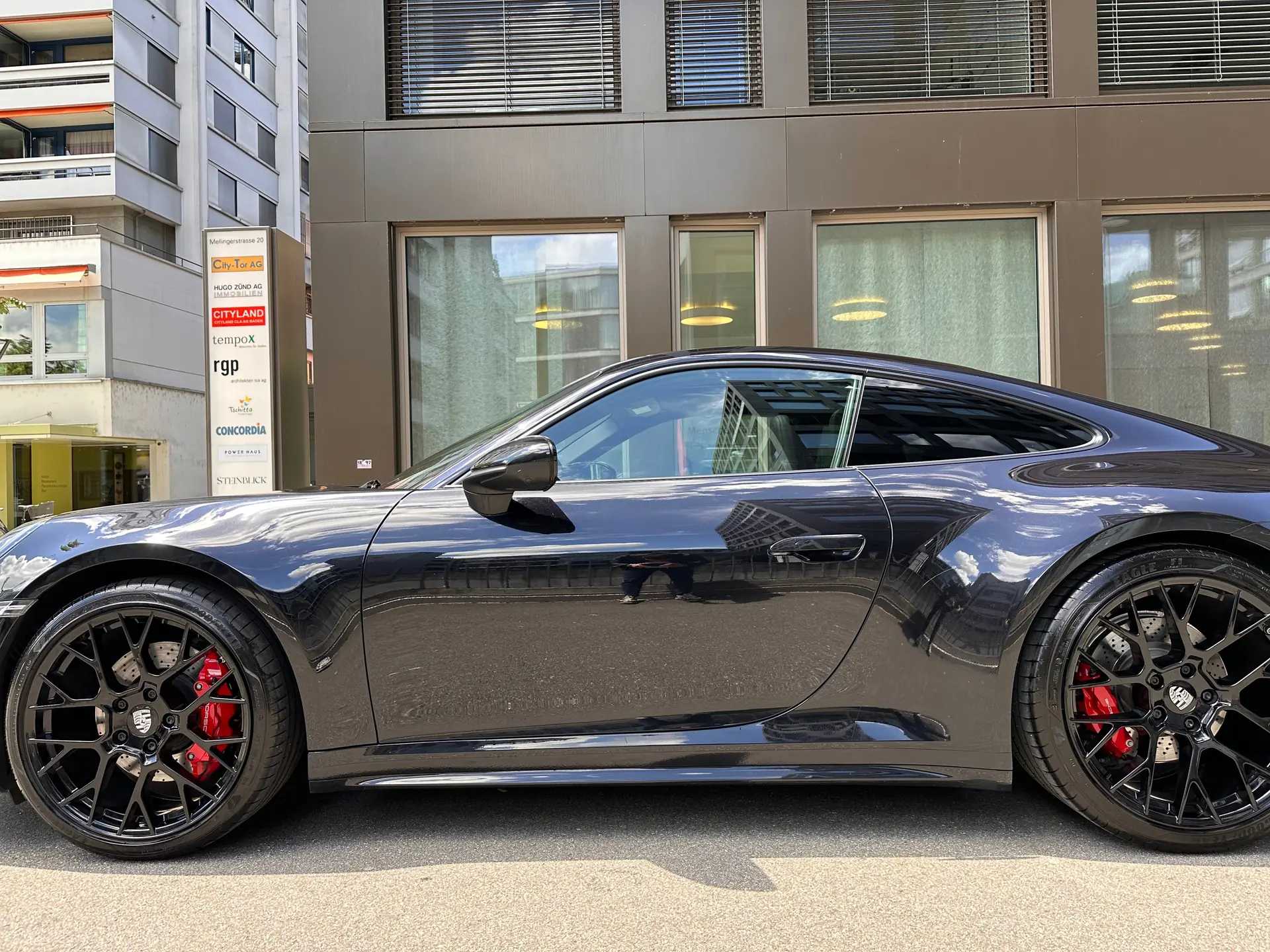 Porsche 911 Carrera 4S PDK — Sportive légendaire, 102'000 km, équipée 8 pneus — vista esterna