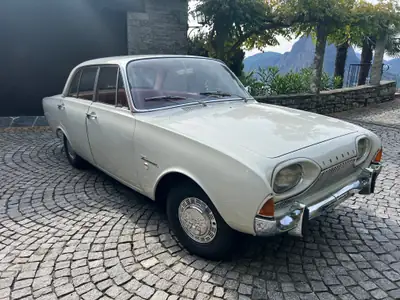 Ford Taunus 17M Super 1964 — Chef-d'œuvre rénové avec transmission Saxomat révolutionnaire — vue extérieure