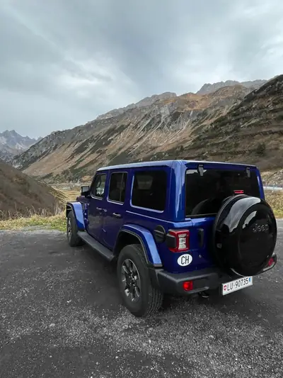 Jeep Wrangler Unlimited Sahara — SUV robuste diesel avec système de toit surcharge 300 kg — dettaglio