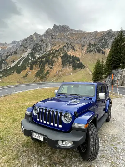 Jeep Wrangler Unlimited Sahara — SUV robuste diesel avec système de toit surcharge 300 kg — Miniatura 9