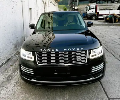 Range Rover LWB 5.0 V8 Superchargé — Le SUV prestige britannique par excellence — vista posteriore