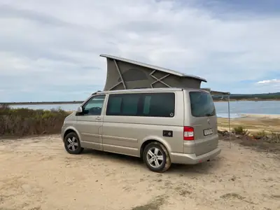 VW T5 — Monospace robuste diesel, parfait état d'entretien — vista posteriore