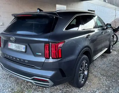 Kia Sorento 1.6 T-GDi HEV — SUV 7 places hybride, 43'000 km seulement — arrière