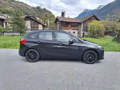 BMW 218 Active Tourer xDrive — Monospace polyvalent 4x4, traction intégrale et faible consommation — fianco