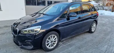 BMW 218 Active Tourer xDrive — Monospace polyvalent 4x4, traction intégrale et faible consommation — vista posteriore