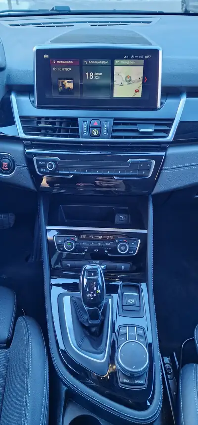 BMW 218 Active Tourer xDrive — Monospace polyvalent 4x4, traction intégrale et faible consommation — Miniatura 11