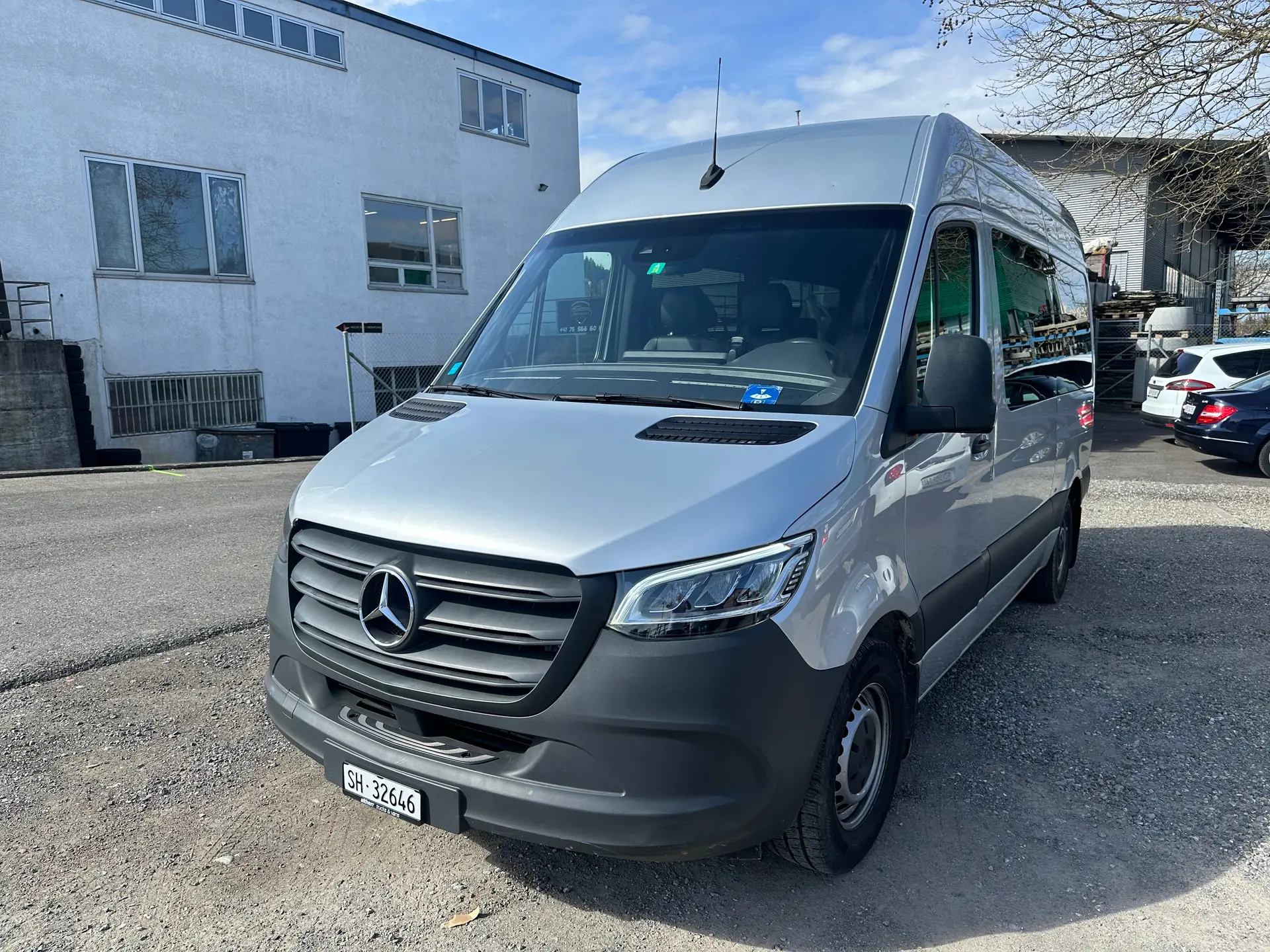 Mercedes-Benz Sprinter 316 — Minibus 14 places diesel, kilométrage élevé mais fiable — vue extérieure