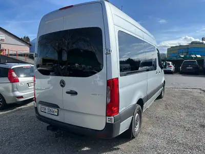 Mercedes-Benz Sprinter 316 — Minibus 14 places diesel, kilométrage élevé mais fiable — côté