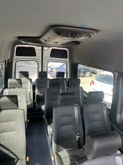 Mercedes-Benz Sprinter 316 — Minibus 14 places diesel, kilométrage élevé mais fiable — tableau de bord