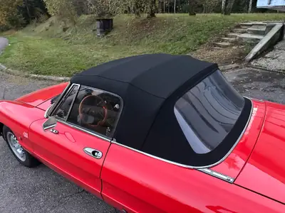 Alfa Romeo Spider 1983 — Cabriolet légendaire rouge, véhicule vétéran certifié — Heckansicht