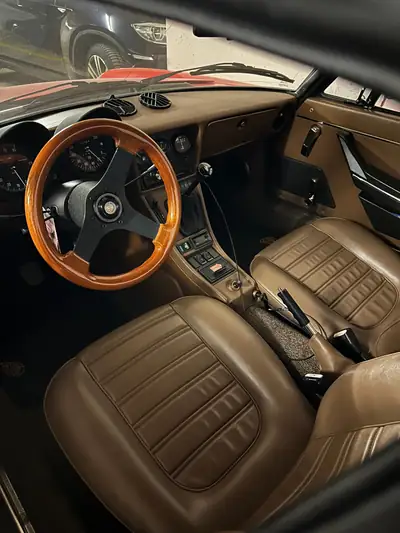 Alfa Romeo Spider 1983 — Cabriolet légendaire rouge, véhicule vétéran certifié — Seitenansicht