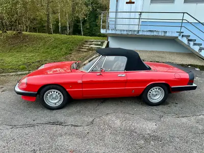 Alfa Romeo Spider 1983 — Cabriolet légendaire rouge, véhicule vétéran certifié — Innenraum