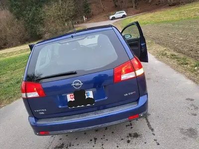 Opel Vectra Caravan 1.9 CDTi — Monospace diesel automatique, 212 000 km — fianco