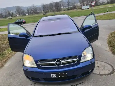 Opel Vectra Caravan 1.9 CDTi — Monospace diesel automatique, 212 000 km — vista esterna