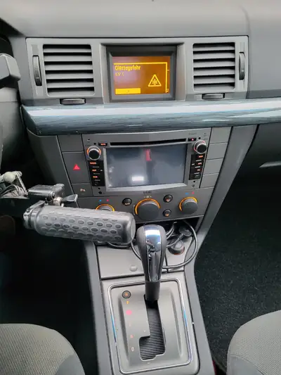 Opel Vectra Caravan 1.9 CDTi — Monospace diesel automatique, 212 000 km — cruscotto