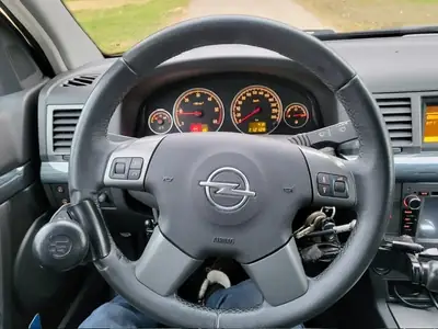 Opel Vectra Caravan 1.9 CDTi — Monospace diesel automatique, 212 000 km — dettaglio