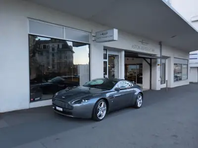 Aston Martin V8 Vantage 4.7 Sportshift — Coupé sportif britannique d'exception, 90 600 km — Außenansicht