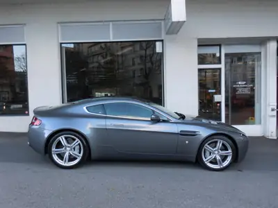 Aston Martin V8 Vantage 4.7 Sportshift — Coupé sportif britannique d'exception, 90 600 km — Detail