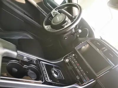 Jaguar XE S 3.0 — Berline sportive élégante, 340 ch, sans sinistre — Miniatur 12