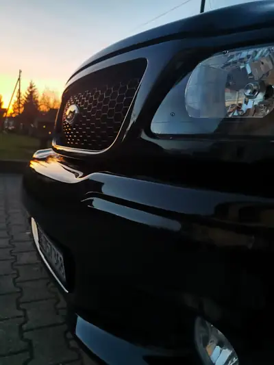Ford F-150 Lightning SVT — Muscle Truck légendaire, 360 ch et présence imposante — vista esterna