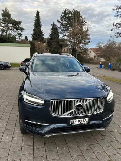 Volvo XC90 T8 AWD Inscription — SUV 7 places hybride rechargeable, 140'000 km — exterior view