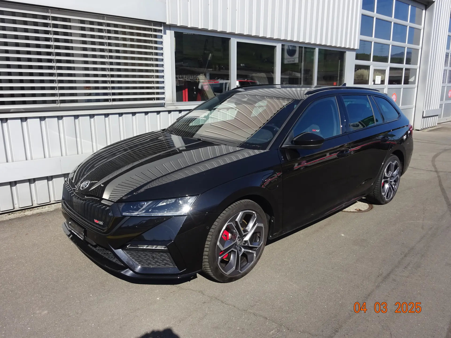 Skoda Octavia Combi 1.4 TSI PHEV RS — Hybride rechargeable performant, 48'000 km — vue extérieure