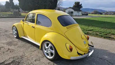 VW Käfer 1835 cm³ — L'icône jaune des années 70, histoire et authenticité — intérieur