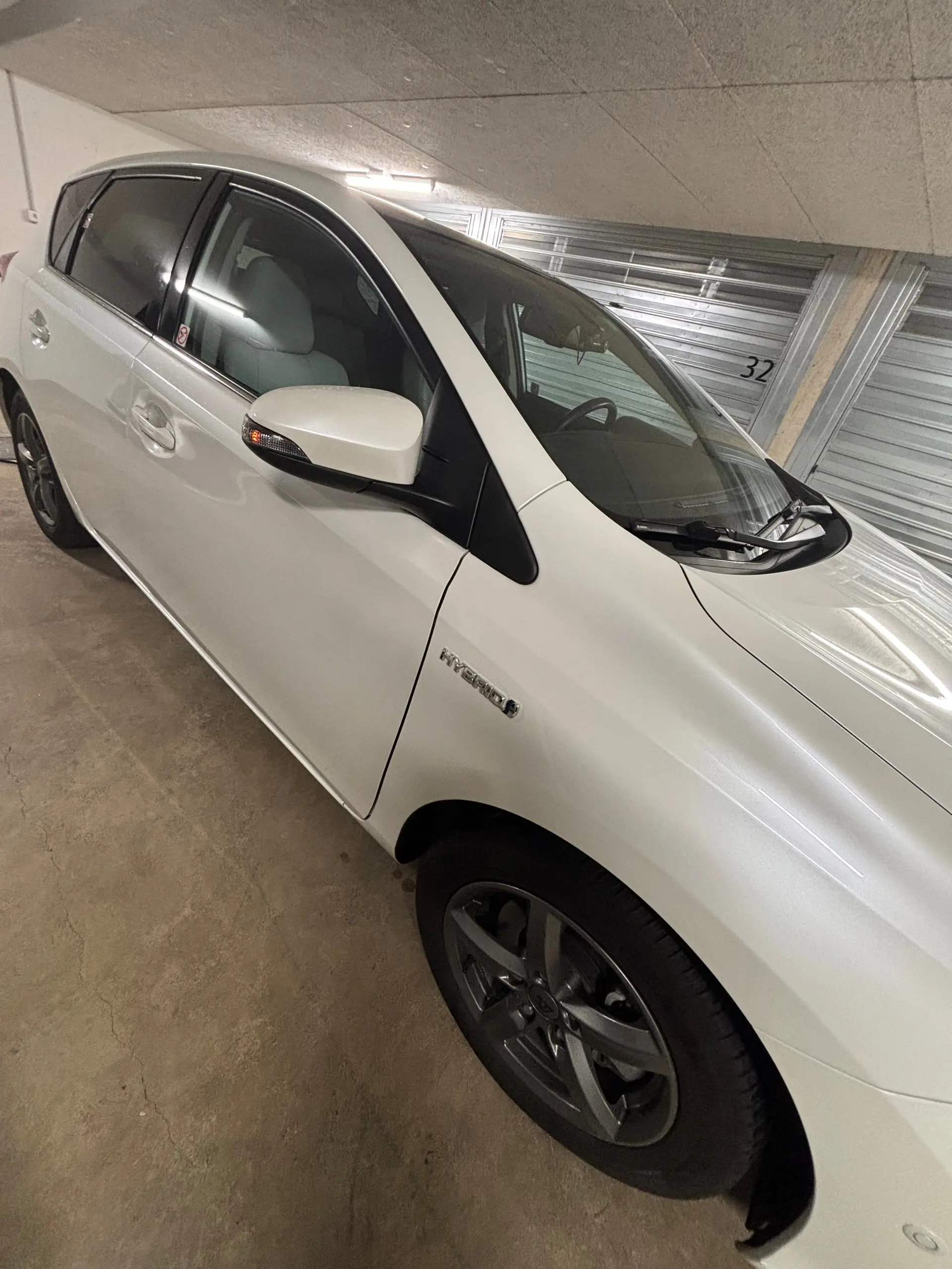Toyota Auris 1.8 HSD Linea Sol — Berline hybride économique et fiable