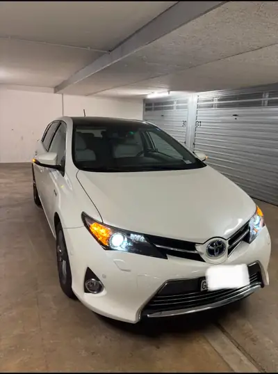 Toyota Auris 1.8 HSD Linea Sol — Berline hybride économique et fiable — interior