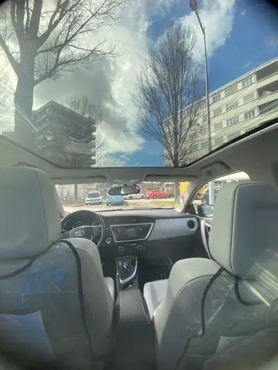 Toyota Auris 1.8 HSD Linea Sol — Berline hybride économique et fiable — Thumbnail 9