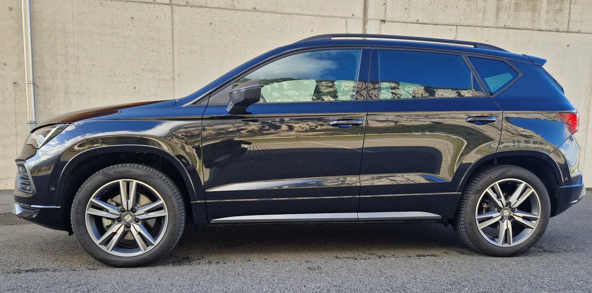 SEAT Ateca 2.0 TDI FR 4Drive — SUV robuste, transmission DSG, attelage pivotant — Außenansicht