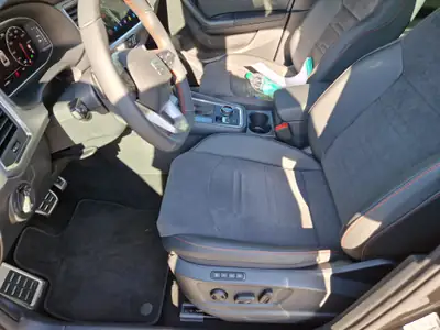 SEAT Ateca 2.0 TDI FR 4Drive — SUV robuste, transmission DSG, attelage pivotant — Armaturenbrett