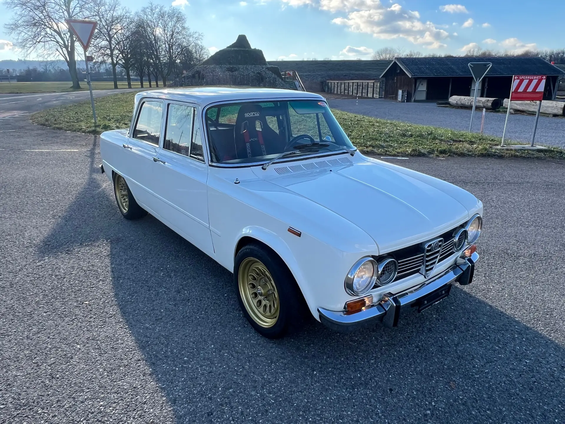 Alfa Romeo Giulia Super Nova 1974 — Classique italien authentique, 800 km seulement — vue extérieure